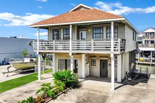40 Harbor Cir, Tiki Island, TX 77554 - Photo 1