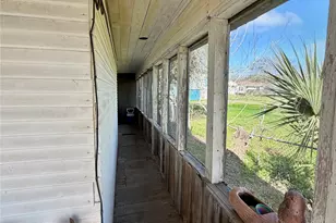 326 W 2nd St, Freeport, TX 77541 - Photo 6