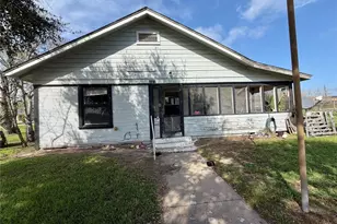 326 W 2nd St, Freeport, TX 77541 - Photo 4