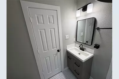 1210 E 33rd Street, Houston, TX 77022 - Photo 8