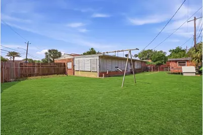 106 Barracuda Avenue, Galveston, TX 77550 - Photo 20