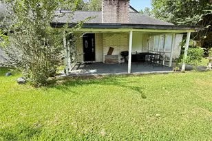 354 S Amherst Dr, West Columbia, TX 77486 - Photo 2