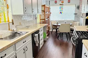 354 S Amherst Dr, West Columbia, TX 77486 - Photo 6