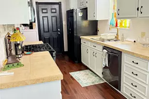 354 S Amherst Dr, West Columbia, TX 77486 - Photo 4