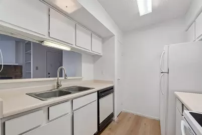 1500 Bay Area Boulevard #118, Houston, TX 77058 - Photo 12
