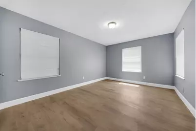5831 Lyndhurst Street, Houston, TX 77033 - Photo 16