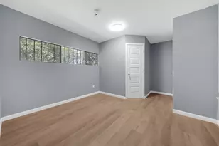 5831 Lyndhurst St, Houston, TX 77033 - Photo 12