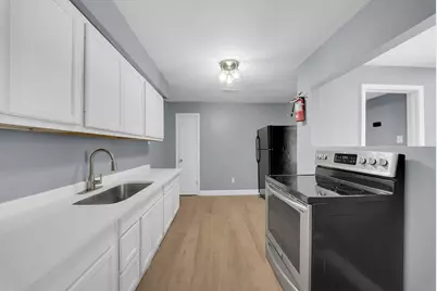 5831 Lyndhurst Street, Houston, TX 77033 - Photo 4
