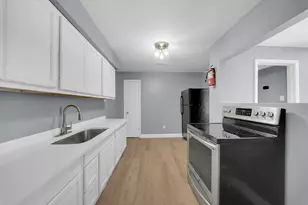 5831 Lyndhurst St, Houston, TX 77033 - Photo 4