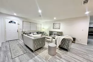 5346 Windswept Ln, Houston, TX 77056 - Photo 6