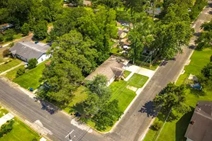 404 E Mimosa Dr, Livingston, TX 77351 - Photo 4
