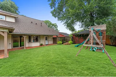 9407 Brooding Oak Circle, Houston, TX 77096 - Photo 32