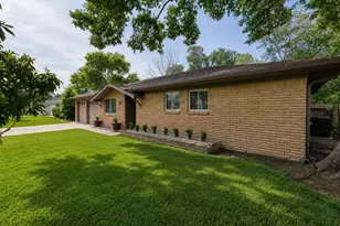 5846 Ettrick Dr, Houston, TX 77035 - Photo 2