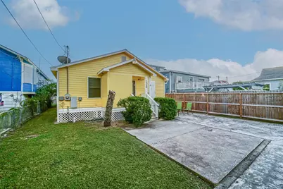 1320 Avenue L, Galveston, TX 77550 - Photo 6