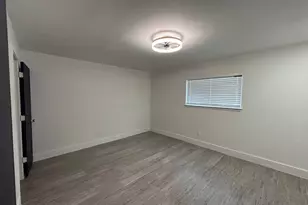 1010 S Wayside Dr, Houston, TX 77023 - Photo 12