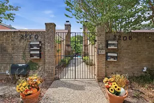 2206 Nantucket Dr, Houston, TX 77057 - Photo 2
