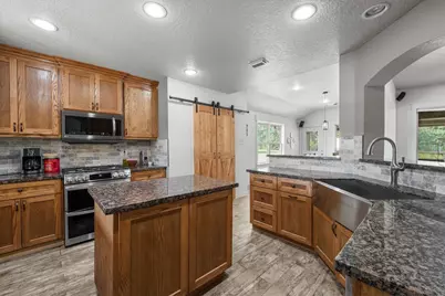 37 Wildwood Lake Drive, Huntsville, TX 77340 - Photo 4