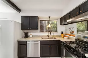 19 Tremont Woods Ct, The Woodlands, TX 77381 - Photo 10