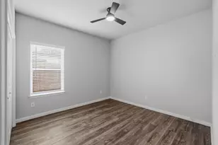 4834 Van Fleet St, Houston, TX 77033 - Photo 8