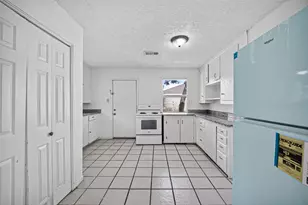 2101 E Fayle St, Baytown, TX 77520 - Photo 18