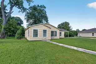 2101 E Fayle St, Baytown, TX 77520 - Photo 4