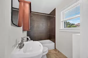 210 W 13th St, Houston, TX 77008 - Photo 16