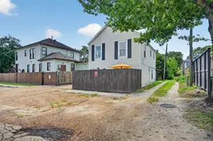 210 W 13th St, Houston, TX 77008 - Photo 2