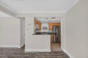 210 W 13th St, Houston, TX 77008 - Photo 18
