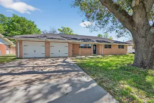 1215 Lawrence St, Rosenberg, TX 77471 - Photo 1