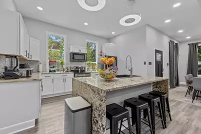 1015 Brooks Street, Houston, TX 77009 - Photo 4