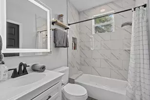 1015 Brooks St, Houston, TX 77009 - Photo 14