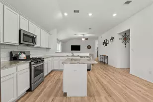 4331 Oakdale Mist Dr, Dickinson, TX 77539 - Photo 10