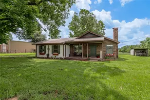 1205 W Houston Ave, Crockett, TX 75835 - Photo 1