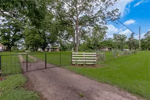 1205 W Houston Ave, Crockett, TX 75835 - Photo 42