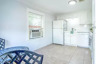 860 E 25th St, Houston, TX 77009 - Photo 6
