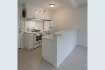 9745 Long Point Road Road #17, Houston, TX 77055 - Photo 4
