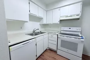 9350 Country Creek Dr, Houston, TX 77036 - Photo 10