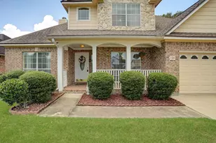 129 Lasso St, Angleton, TX 77515 - Photo 2