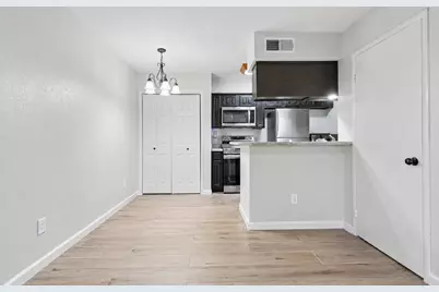 2110 Wilcrest Drive #105, Houston, TX 77042 - Photo 8