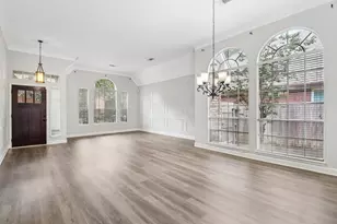 1322 W Forest Dr, Houston, TX 77043 - Photo 8