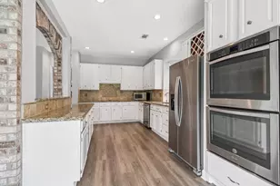 1322 W Forest Dr, Houston, TX 77043 - Photo 12