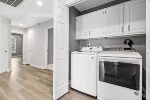 1322 W Forest Dr, Houston, TX 77043 - Photo 22