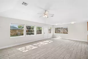 327 Windward Dr, League City, TX 77573 - Photo 4