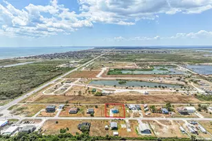 1041 N Monkhouse Dr, Crystal Beach, TX 77650 - Photo 4