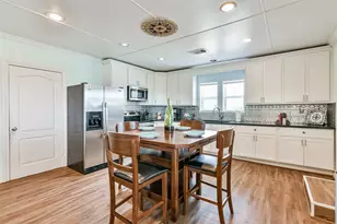 1041 N Monkhouse Dr, Crystal Beach, TX 77650 - Photo 10