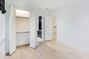 2425 E Seaside Dr, Galveston, TX 77550 - Photo 26
