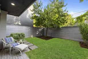 205 Portland St, Houston, TX 77006 - Photo 12