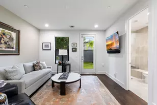 205 Portland St, Houston, TX 77006 - Photo 10
