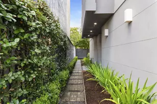 205 Portland St, Houston, TX 77006 - Photo 8
