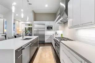 205 Portland St, Houston, TX 77006 - Photo 2